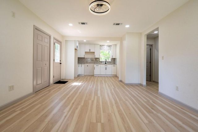 58 Hybiscus Court, Lake Jackson, TX 77566
