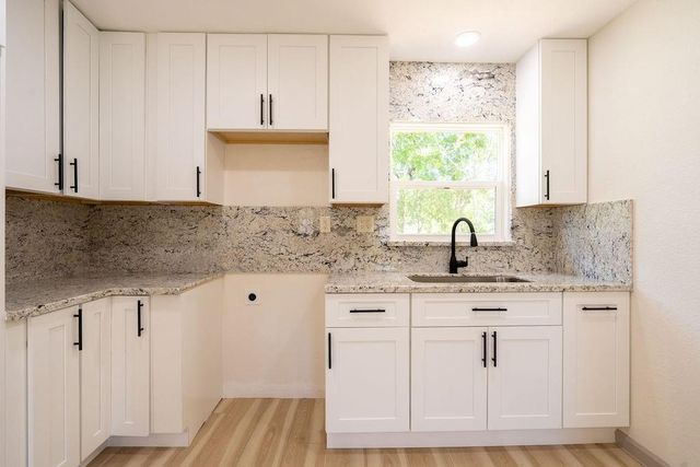 58 Hybiscus Court, Lake Jackson, TX 77566