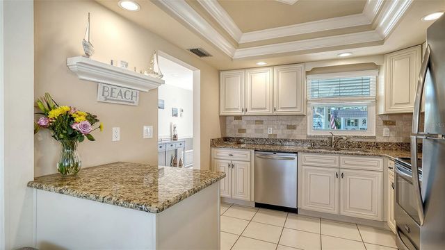2721 RIVERBLUFF PLACE V-50, Sarasota, FL 34231