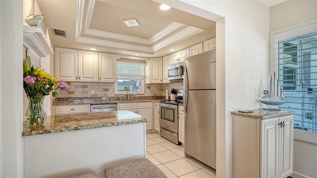 2721 RIVERBLUFF PLACE V-50, Sarasota, FL 34231