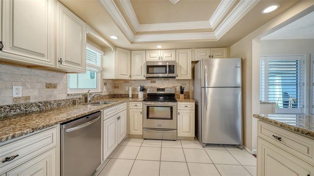 2721 RIVERBLUFF PLACE V-50, Sarasota, FL 34231