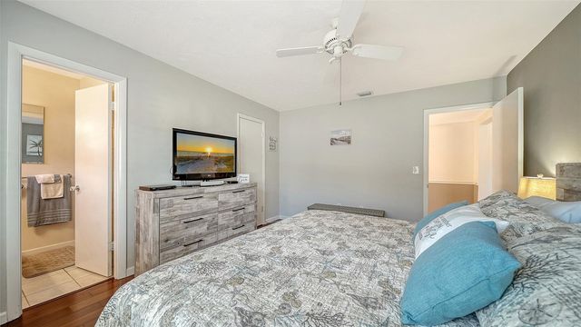 2721 RIVERBLUFF PLACE V-50, Sarasota, FL 34231