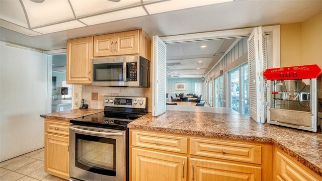 2721 RIVERBLUFF PLACE V-50, Sarasota, FL 34231