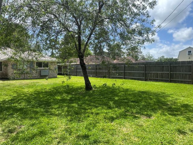 9911 Bayou Woods Drive, Baytown, TX 77521