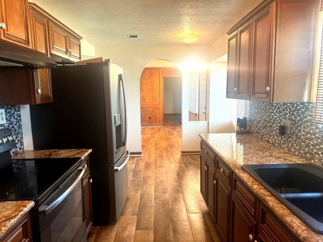 9911 Bayou Woods Drive, Baytown, TX 77521