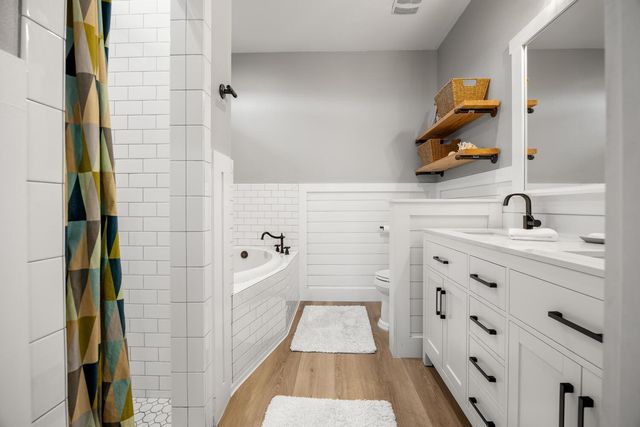 8 Butterfly ST, Wimberley, TX 78676