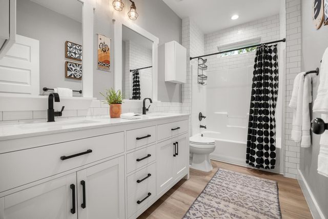 8 Butterfly ST, Wimberley, TX 78676