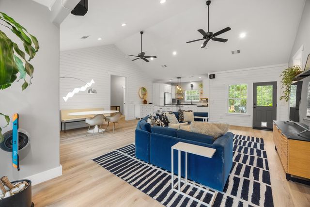 8 Butterfly ST, Wimberley, TX 78676