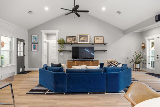 8 Butterfly ST, Wimberley, TX 78676