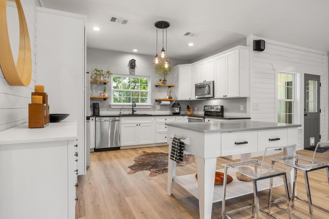 8 Butterfly ST, Wimberley, TX 78676