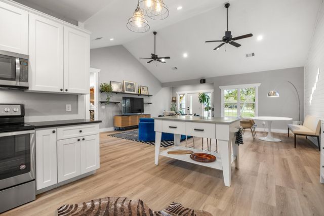 8 Butterfly ST, Wimberley, TX 78676