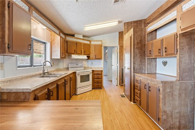 3277 N Kelvin Road, Golden Valley, AZ 86413