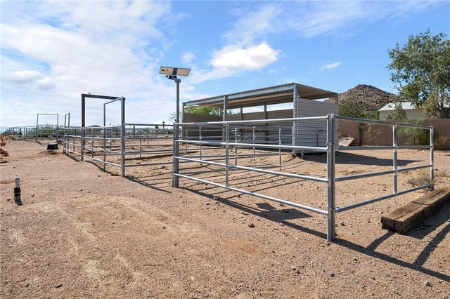 3277 N Kelvin Road, Golden Valley, AZ 86413