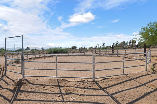 3277 N Kelvin Road, Golden Valley, AZ 86413