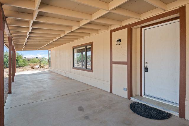 3277 N Kelvin Road, Golden Valley, AZ 86413