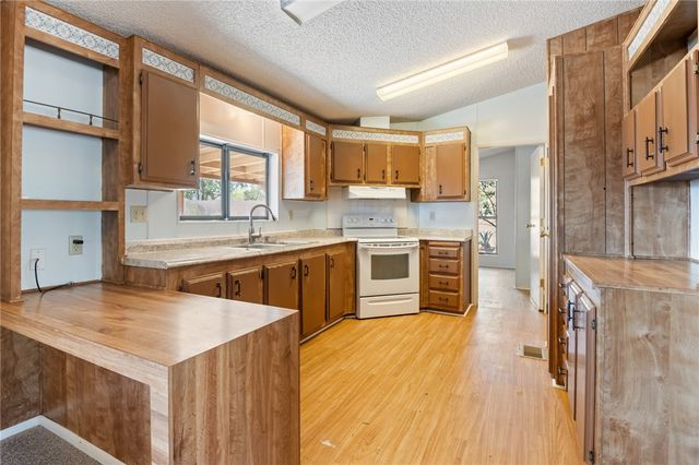 3277 N Kelvin Road, Golden Valley, AZ 86413