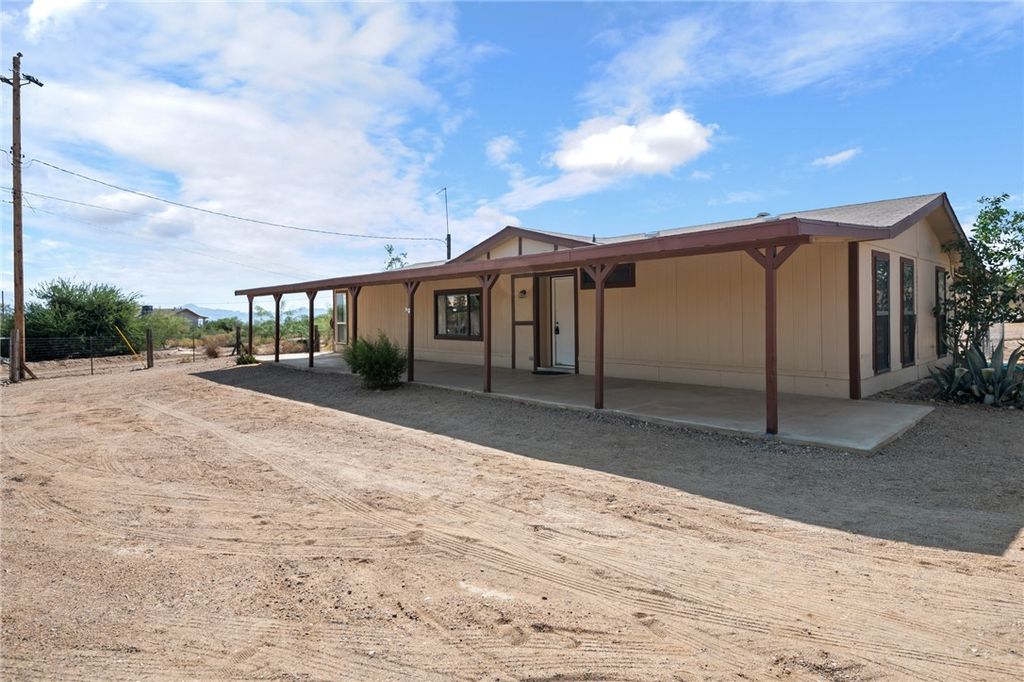 3277 N Kelvin Road, Golden Valley, AZ 86413