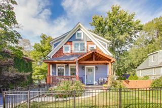 421 E Willow Avenue, Wheaton, IL 60187