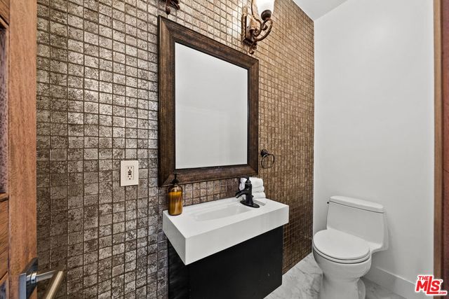 355 S Sycamore Avenue, Los Angeles, CA 90036