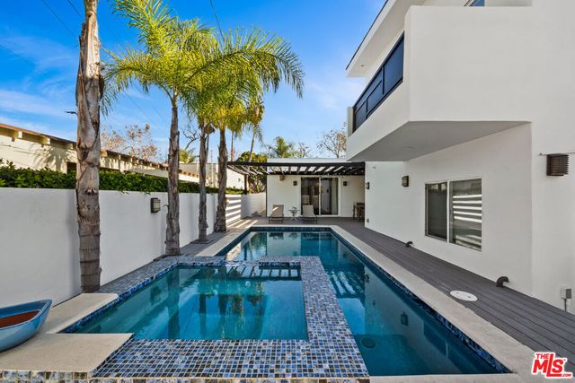 355 S Sycamore Avenue, Los Angeles, CA 90036