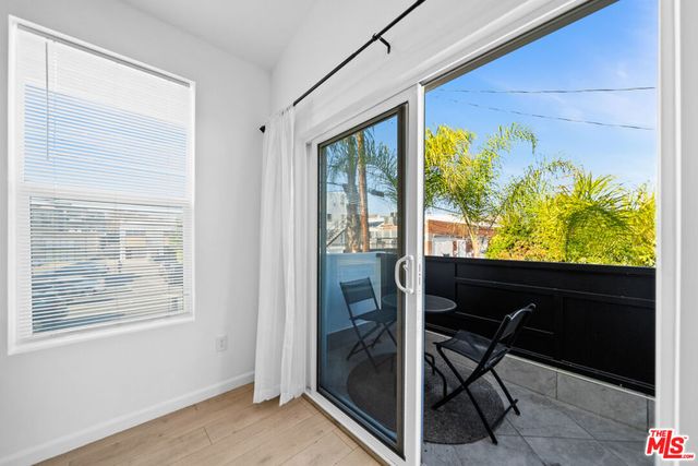 355 S Sycamore Avenue, Los Angeles, CA 90036