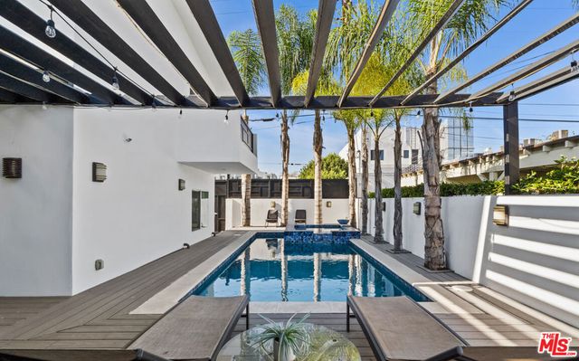 355 S Sycamore Avenue, Los Angeles, CA 90036