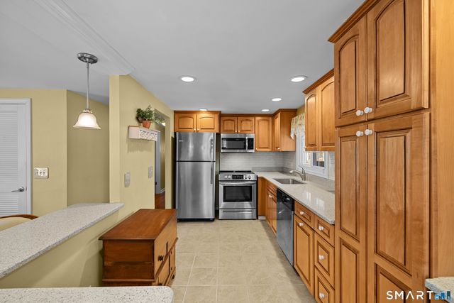 10 Marion Drive, East Lyme, CT 06333