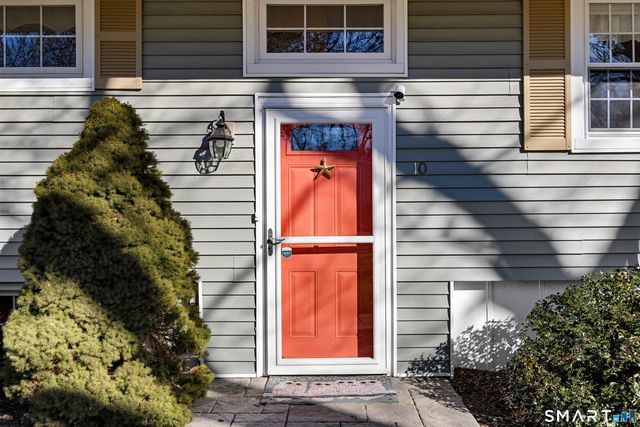 10 Marion Drive, East Lyme, CT 06333