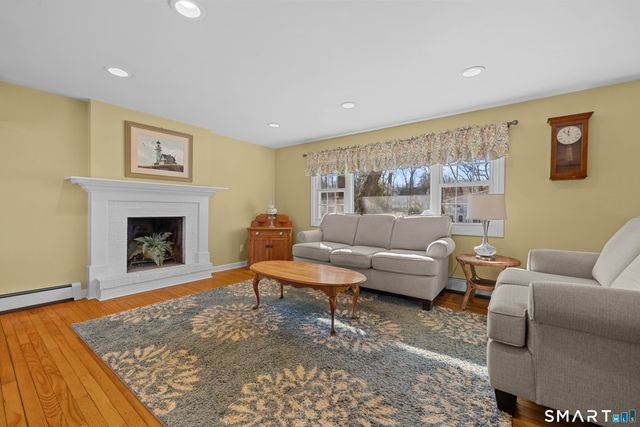 10 Marion Drive, East Lyme, CT 06333