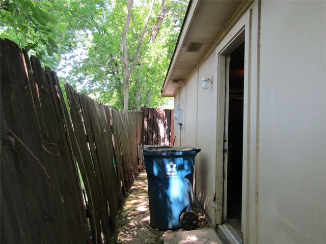 109 E Drane Avenue, Corsicana, TX 75110