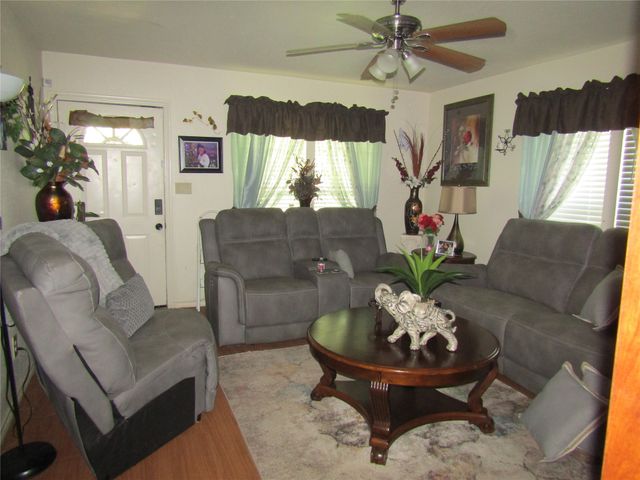 109 E Drane Avenue, Corsicana, TX 75110