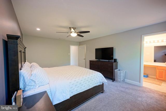 36 CROWS NEST CT, Mount Laurel, NJ 08054