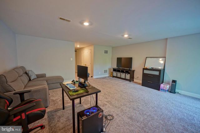 36 CROWS NEST CT, Mount Laurel, NJ 08054