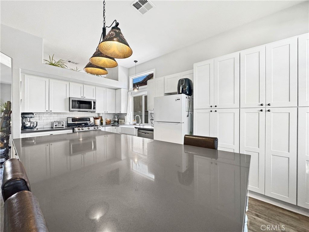 Image 10 of property listing at 39620 Bonaire, Murrieta, CA 92563