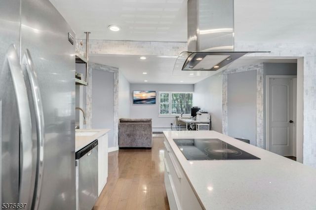 1309 Valley Road B, Wayne Twp., NJ 07470