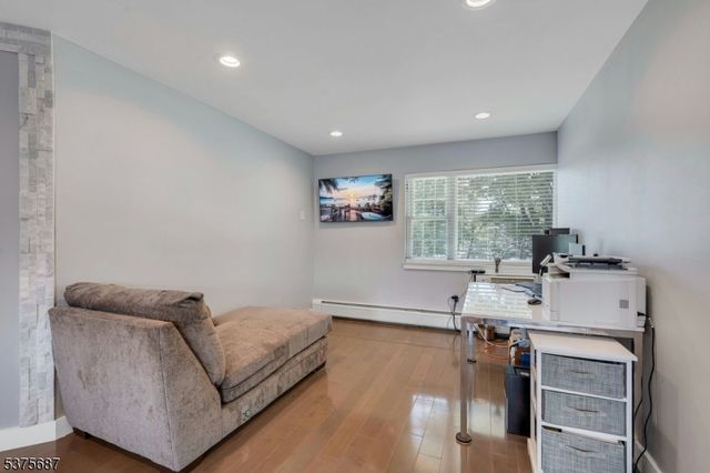 1309 Valley Road B, Wayne Twp., NJ 07470