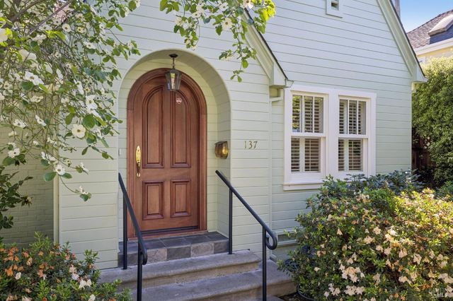 137 France St, Sonoma, CA 95476