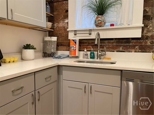 210 E State Street, Savannah, GA 31401