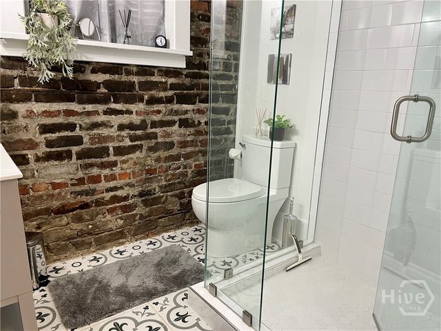 210 E State Street, Savannah, GA 31401