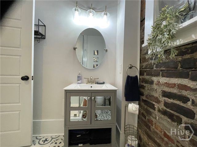 210 E State Street, Savannah, GA 31401