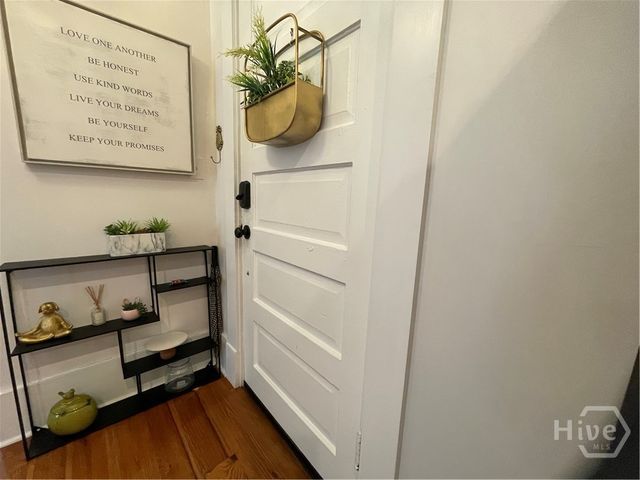 210 E State Street, Savannah, GA 31401