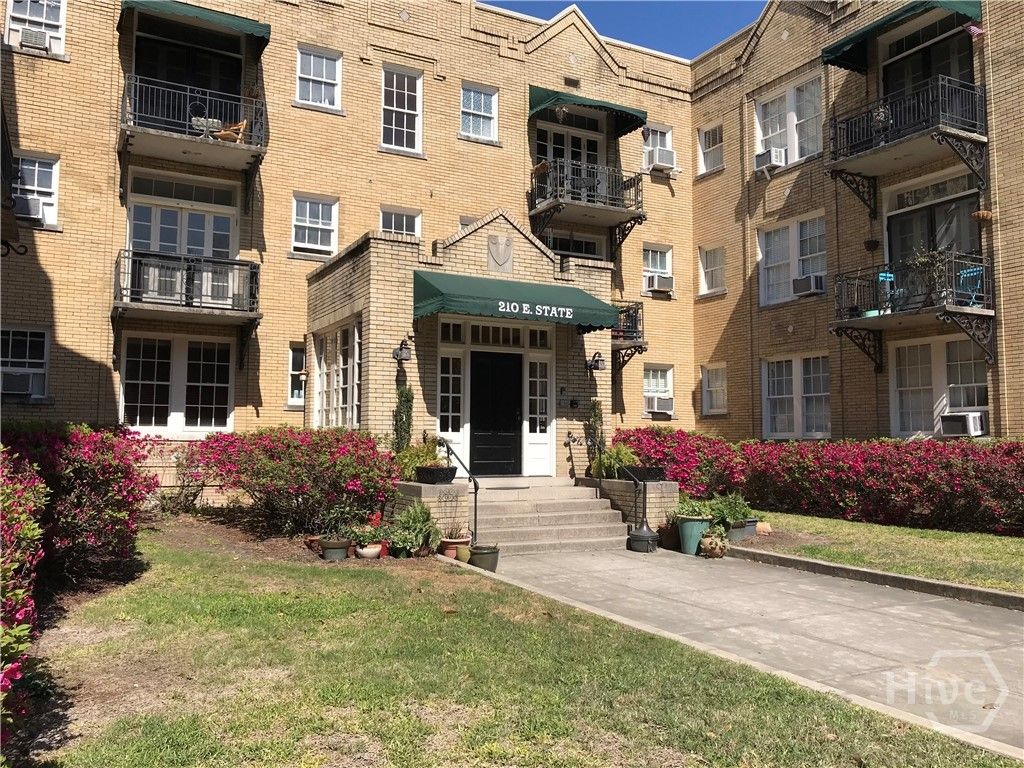210 E State Street, Savannah, GA 31401