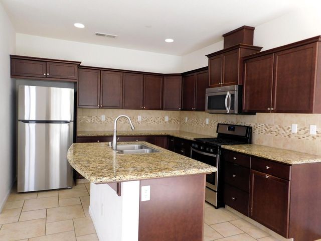 2023 E Makenna Drive, Fresno, CA 93730
