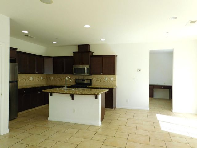 2023 E Makenna Drive, Fresno, CA 93730