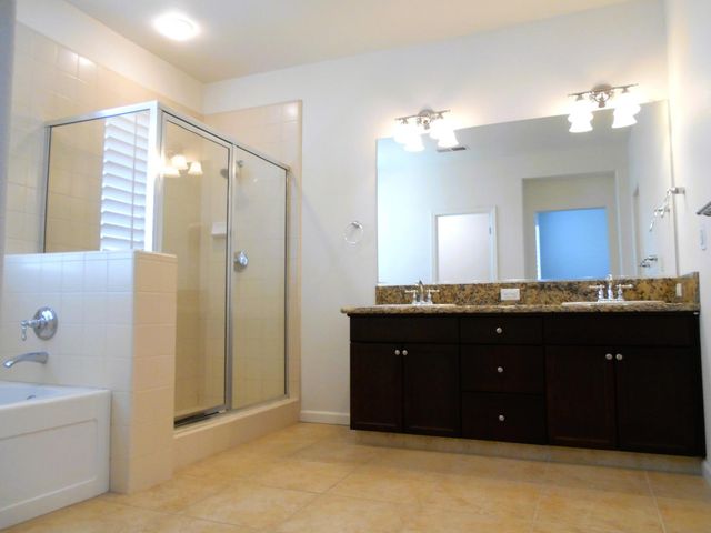 2023 E Makenna Drive, Fresno, CA 93730