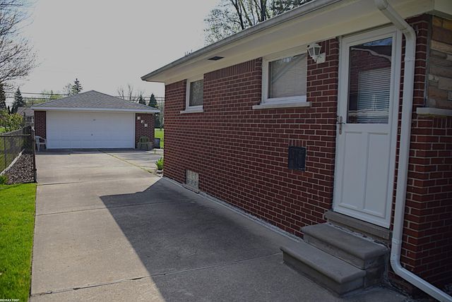 30112 Gloria Street, Saint Clair Shores, MI 48082