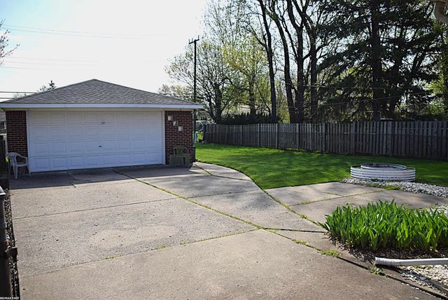 30112 Gloria Street, Saint Clair Shores, MI 48082