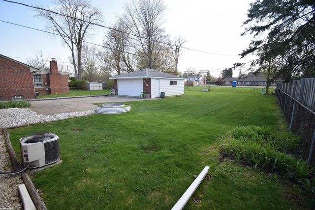 30112 Gloria Street, Saint Clair Shores, MI 48082