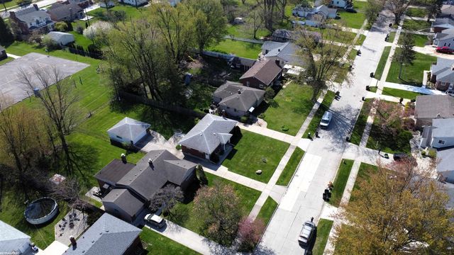 30112 Gloria Street, Saint Clair Shores, MI 48082