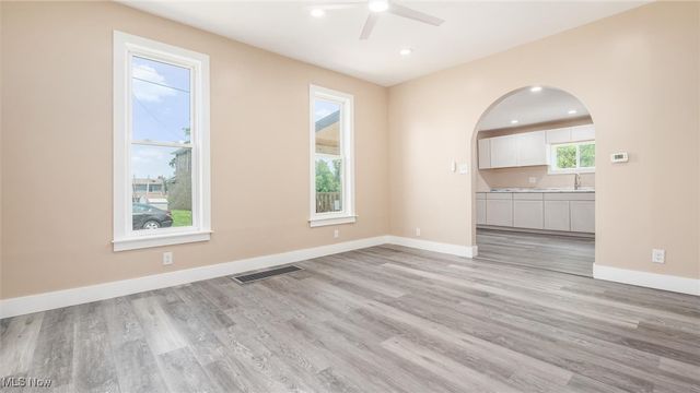 1332 Playford Avenue, Zanesville, OH 43701